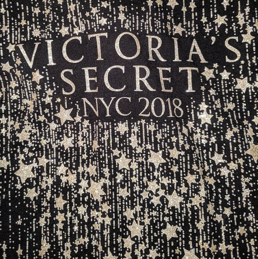 VS 🎉HP🎉Fashion Show Tee - Picture 5 of 5